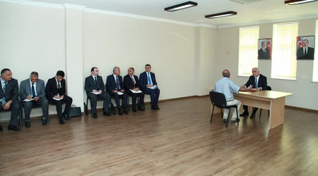 İqtisadiyyat naziri Astarada vətəndaşları qəbul edib