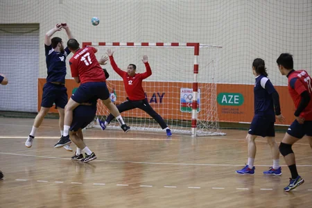Kişi həndbolçulardan ibarət Azərbaycan çempionatında iki turun oyunları keçirilib