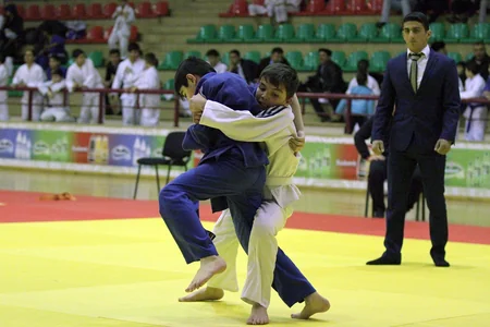 Naxçıvanda yeniyetmə cüdoçuların birinciliyi keçirilib