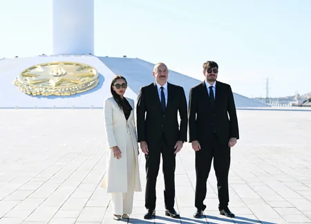 Prezident İlham Əliyev Bakıda Dövlət Bayrağı Meydanında olub, Azərbaycanın üçrəngli Bayrağını ucaldıb - YENİLƏNİB