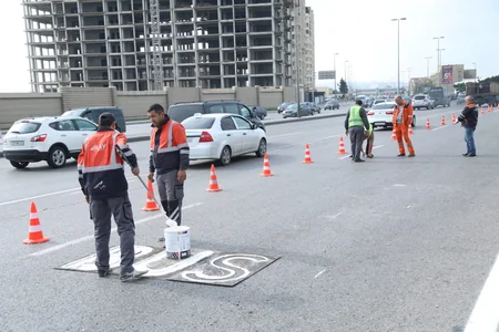 Paytaxtda daha bir marşrut xəttinin hərəkət etdiyi dəhliz üzrə avtobus zolağı çəkillb