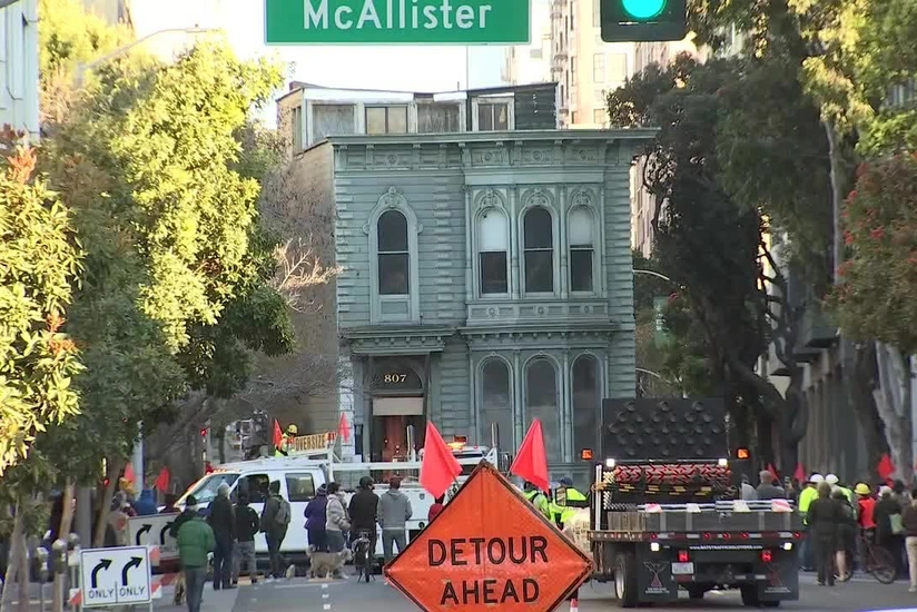 В США 139-летний дом перевезли на новый адрес