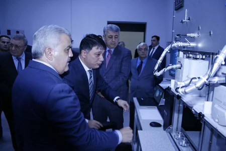 SOCAR prezidenti ''Qazservisinformatika'' Departamenti üçün yeni alınmış qurğulara baxış keçirib