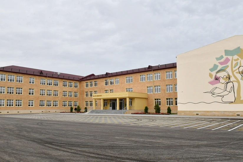 Ilham Aliyev, Mehriban Aliyeva attend opening of secondary school in Baku