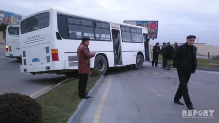 Bakıda sərnişin avtobusu qəza törədib - FOTO