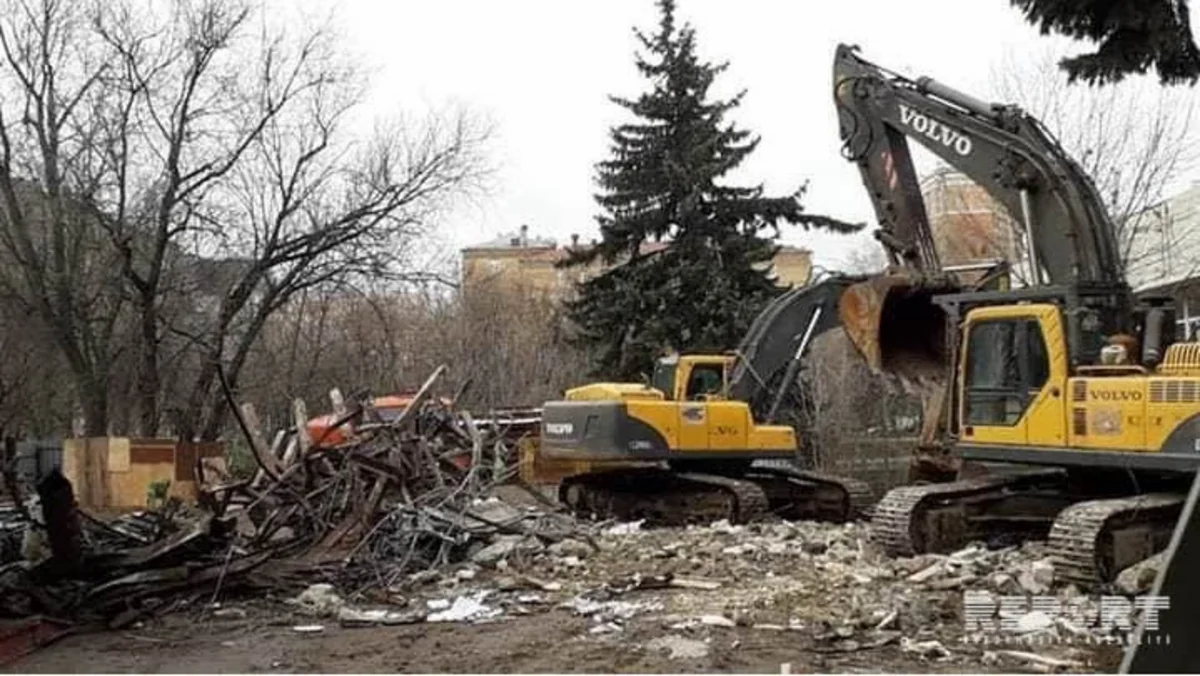 Moskvadakı Bakı kinoteatrı sökülüb - FOTO
