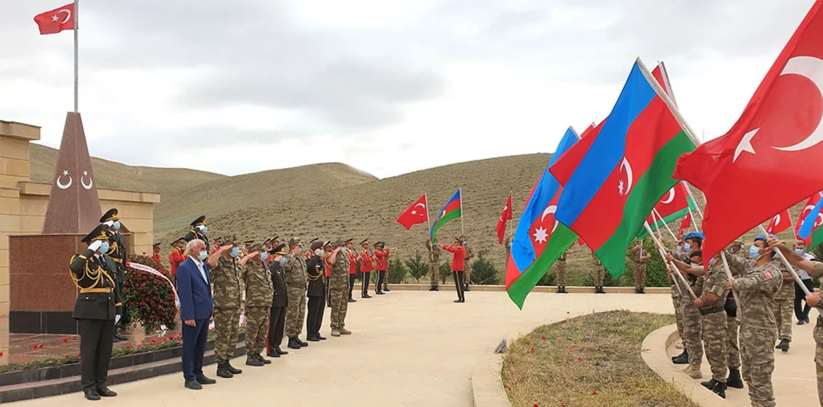 Qobustandakı Türk Şəhidliyi və hərbi hissədə anım mərasimləri keçirilib