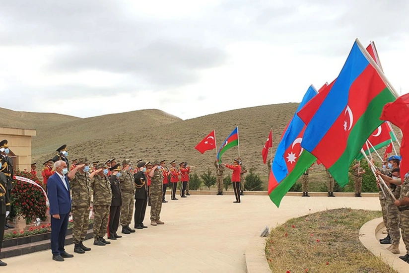 Qobustandakı Türk Şəhidliyi və hərbi hissədə anım mərasimləri keçirilib