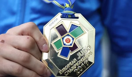 Avropa çempionatında uğur qazanan Azərbaycan cüdoçuları Vətənə qayıdıb - FOTO