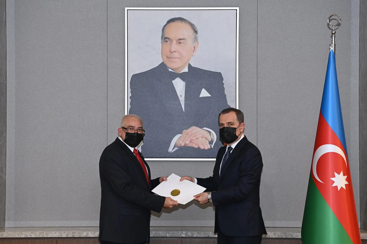 Ceyhun Bayramov Kuba səfiri ilə görüşüb