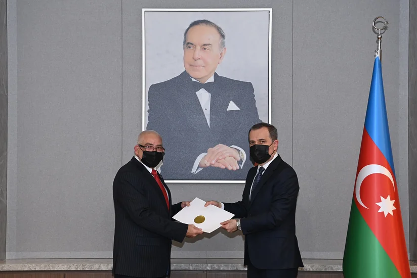 Джейхун Байрамов встретился с послом Кубы