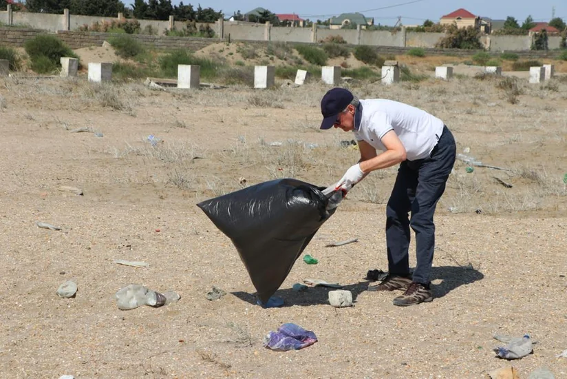Şüvəlan çimərliyinin dəniz sahili tullantılardan təmizlənib