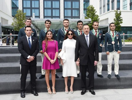 Prezidentin iştirakı ilə İslamiadanın qalib idmançıları, onların məşqçiləri və idman ictimaiyyətinin nümayəndələri ilə görüş keçirilib