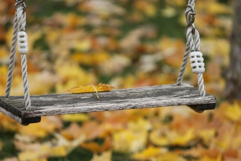 Xaçmazda 12 yaşlı məktəbli yelləncəyin ipində boğulub