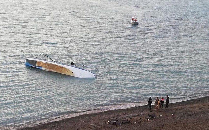 Boat carrying 45 migrants sinks off Antalya coast