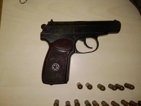 Xızıda avtomobili saxlanılan şəxs polis əməkdaşlarını tapança ilə hədələyərək qaçıb