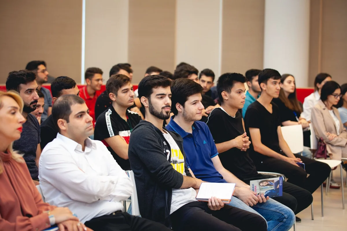 Azərbaycanda 7 minə yaxın gənc proqramçı olmaq istəyir