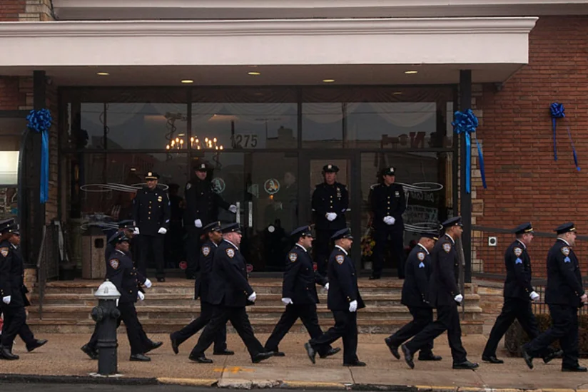 Nyu-York polisi şəhər merinin çıxışı zamanı ona arxa çevirib