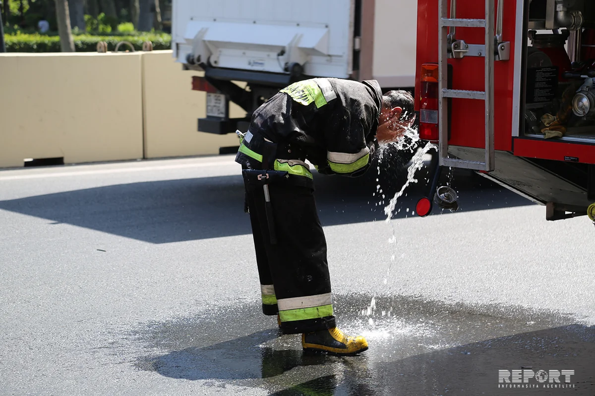 Bakıda brend geyim mağazasında yanğın olub - FOTOREPORTAJ