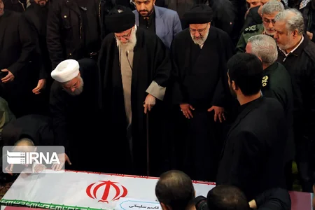 В Тегеране прощаются с генералом Сулеймани, совершен Джаназа-намаз - ФОТО