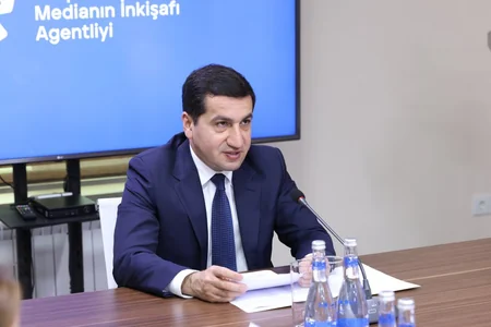Hikmat Hajiyev meets with heads of media entities at Media Development Agency