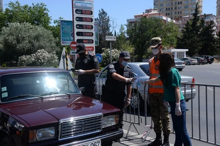 Könüllülər polisə dəstək oldu