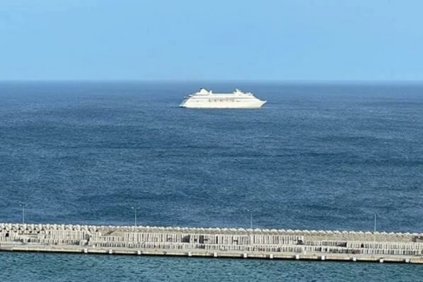 Российский круизный лайнер врезался в пристань в порту в Турции