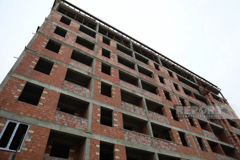 Abşeronda çoxmərtəbəli qanunsuz tikintinin qarşısı alınıb