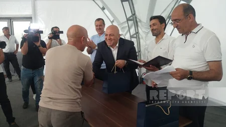 Families returning to Lachin receive keys to their homes