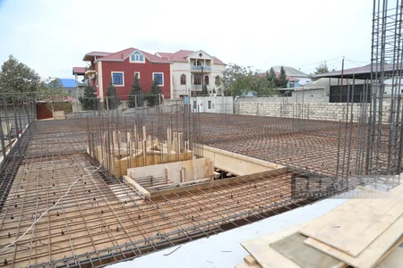 Mehdiabadda yaşayış evlərinin yaxınlığında aşkarlanmış qanunsuz tikili sökülür