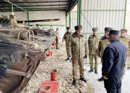 Начальник Генштаба проверил боеготовность расположенных в высокогорье воинских частей в приграничных с Арменией районах