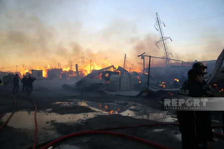 Bakıda inşaat materialları bazarındakı yanğının açıq alov mənbələri söndürülüb - YENİLƏNİB-7