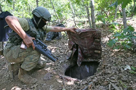 Diyarbəkirdə PKK-ya aid 3 mağara və 16 yeraltı sığınacaq aşkarlanıb