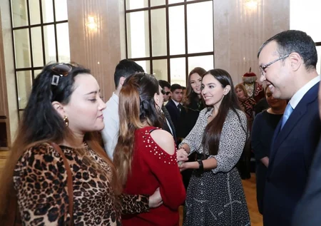 Leyla Əliyeva “And” tamaşasının premyerasında iştirak edib