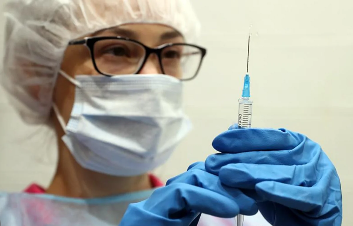 Врач призвал обязательно привиться от сезонного гриппа из-за COVID-19