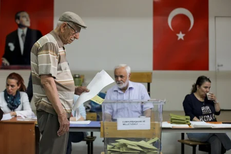 Türkiyədə müxalifətdən olan namizədlər seçkilərdə səs veriblər