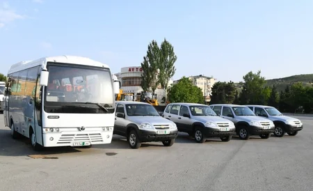 Prezident Şamaxıya ayrılan nəqliyyat vasitələri və xüsusi texnikalar ilə tanış olub - YENİLƏNİB