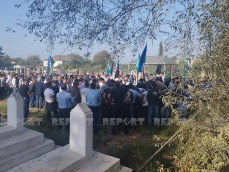 Salyanda şəhid hərbi qulluqçu Elmi Səmədovun dəfn mərasimi keçirilib