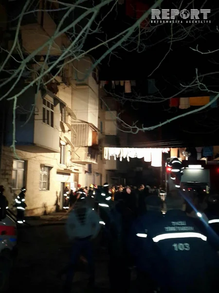 В Мингячевире потушен пожар в общежитии, 10 человек госпитализированы