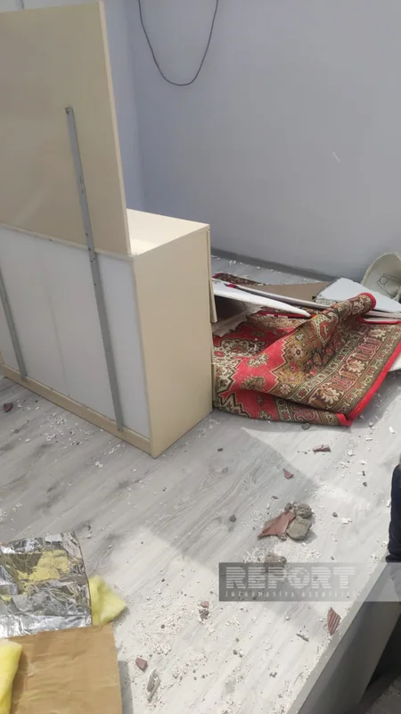 Güclü külək Bakıda evin damını uçurub, xəsarət alanlar var