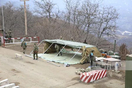 Russian peacekeepers dismantle their tents set up in protest area, take away containers - VIDEO