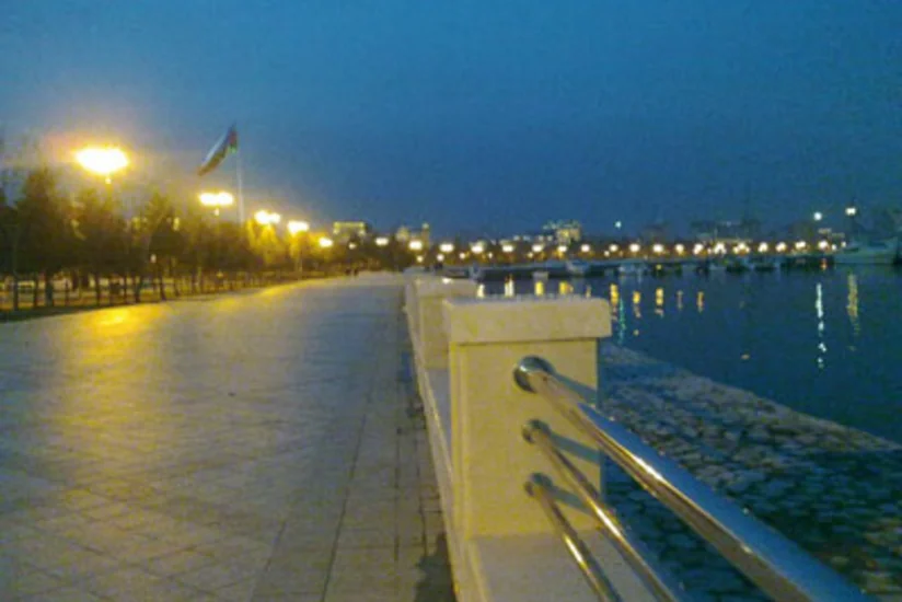 Bakı bulvarında intihar hadisəsi olub