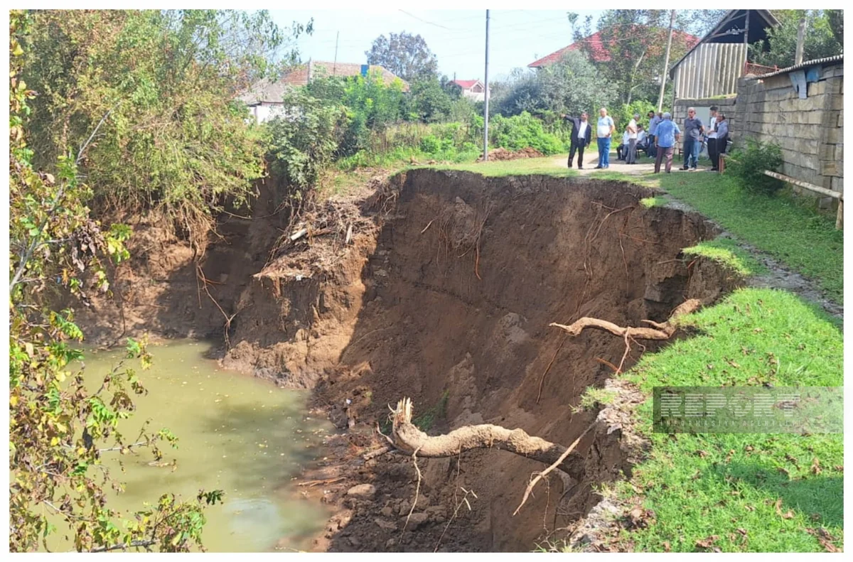В Астаре произошел оползень, 10 домов оказались в зоне риска
