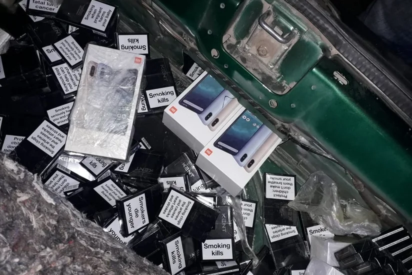 Azərbaycan vətəndaşının qanunsuz yolla ölkəyə siqaret və mobil telefon gətirməsinin qarşısı alınıb