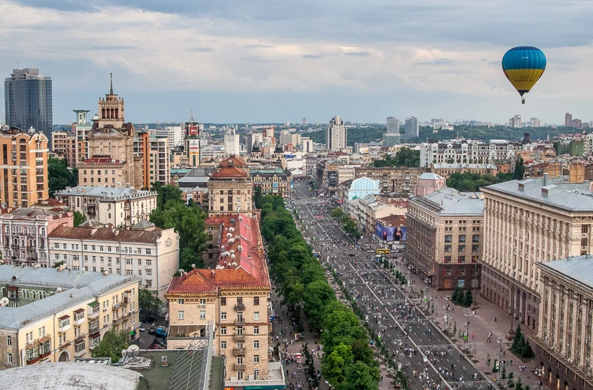 СМИ: В Киеве неизвестные пытались бросить взрывпакет по машине посольства Азербайджана - ДОПОЛНЕНО