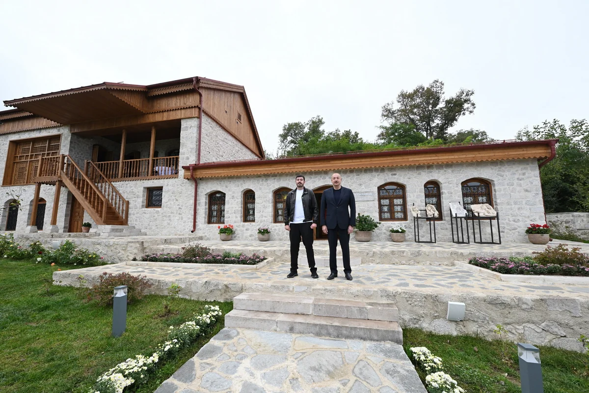 İlham Əliyev Şuşada Üzeyir Hacıbəylinin ev-muzeyinin bərpadan sonra açılışında iştirak edib - YENİLƏNİB
