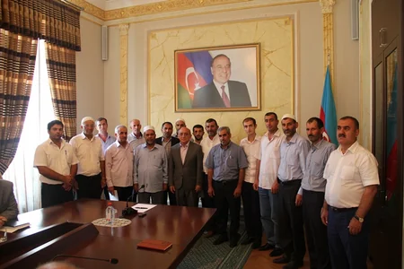Yeni qeydiyyatdan keçən 17 dini icmaya şəhadətnamələr təqdim olunub