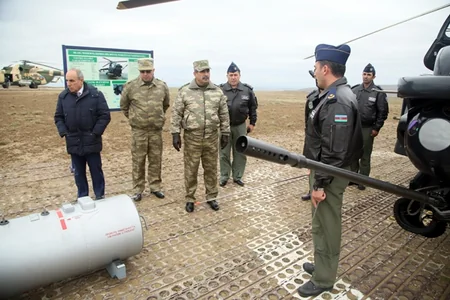 Azərbaycan Silahlı Qüvvələrinin döyüş helikopterlərinin uçuş-taktiki təlimləri keçirilib