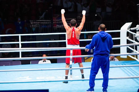 Европейские игры: Азербайджанский боксер вышел в полуфинал