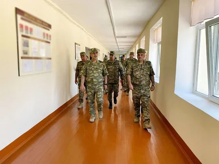 Müdafiə naziri Kəlbəcər və Laçındakı hərbi hissələrdə olub